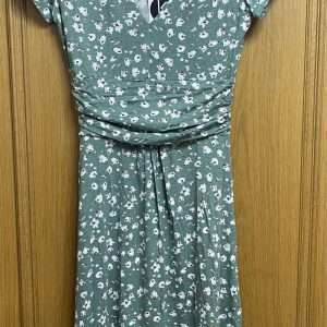 Sommerkleid mit Blumendruck, in Mintgruen,  Gr. L