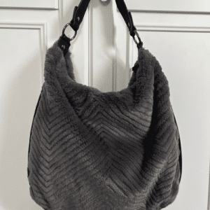 Borsa hobo Tamaris, borsa in pelliccia, shopper, in grigio, 43x38cm