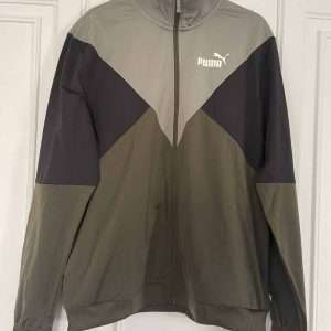 PUMA retro training jacket, in black, green, size L