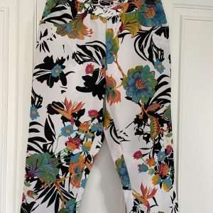 Легкие летние брюки с цветочным узором, белые и пестрые, размер 46